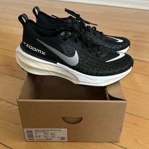 Nike Invincible 3 Women's Road Running Shoe, US7W